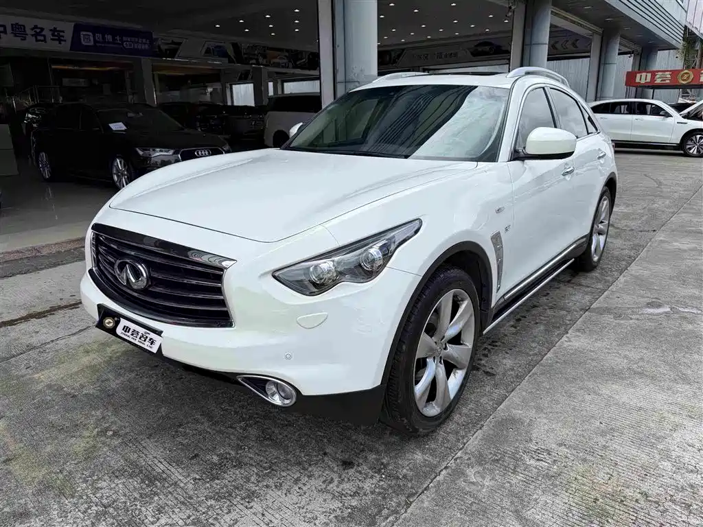Infiniti QX70 2015