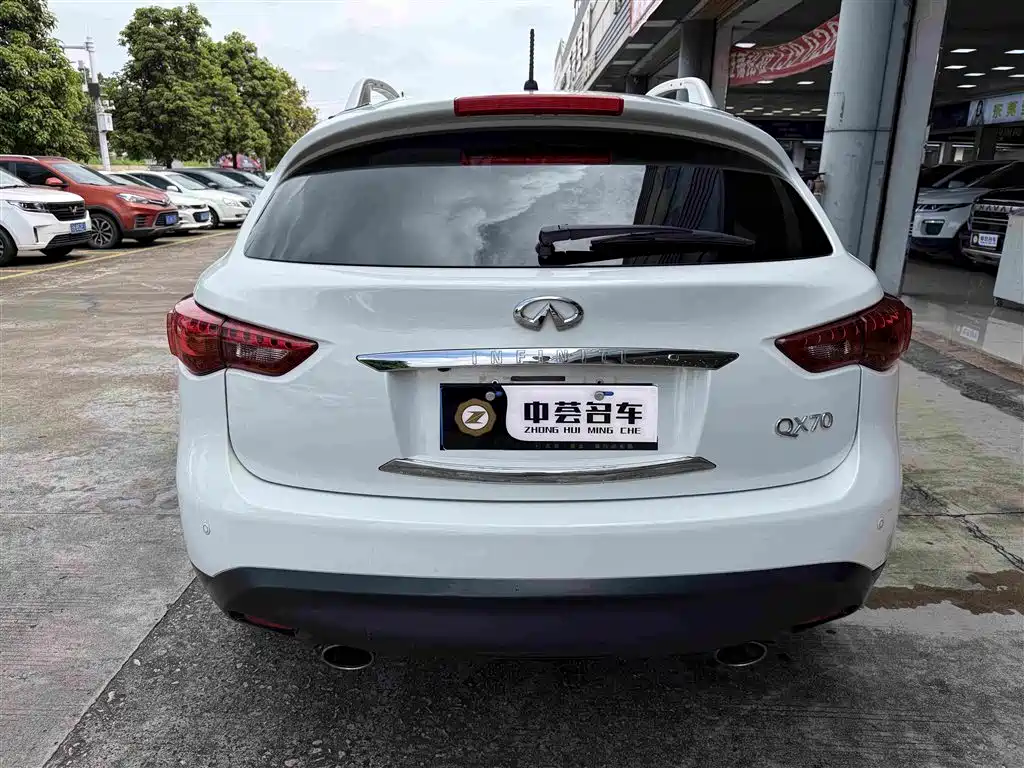 Infiniti QX70 2015