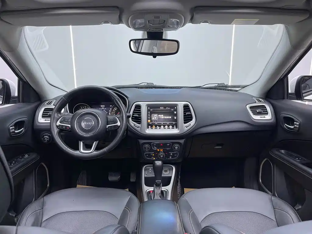 Jeep Compass 2018 — фото 21