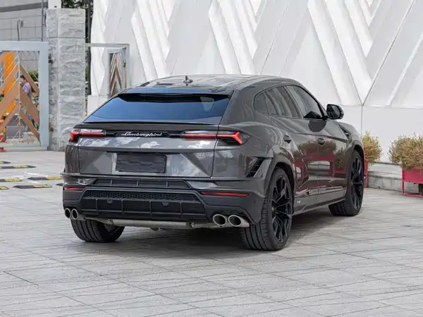 Lamborghini Urus 2024
