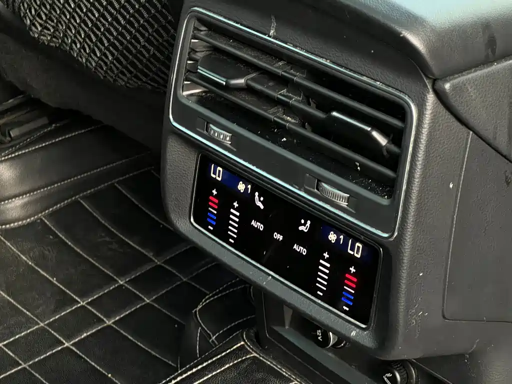 Audi Q7 2021 — фото 15