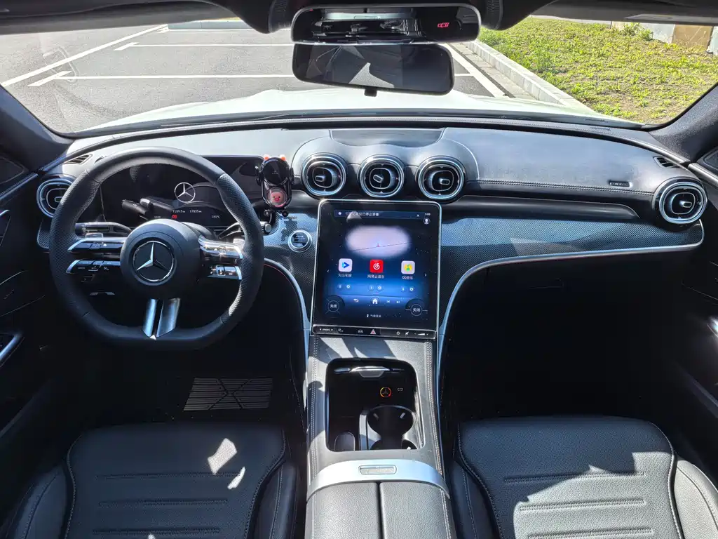 Mercedes-Benz C-Class 2025 — фото 12