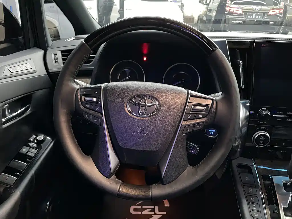 Toyota Vellfire 2023 — фото 10