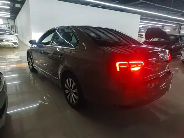 Volkswagen Sagitar 2019