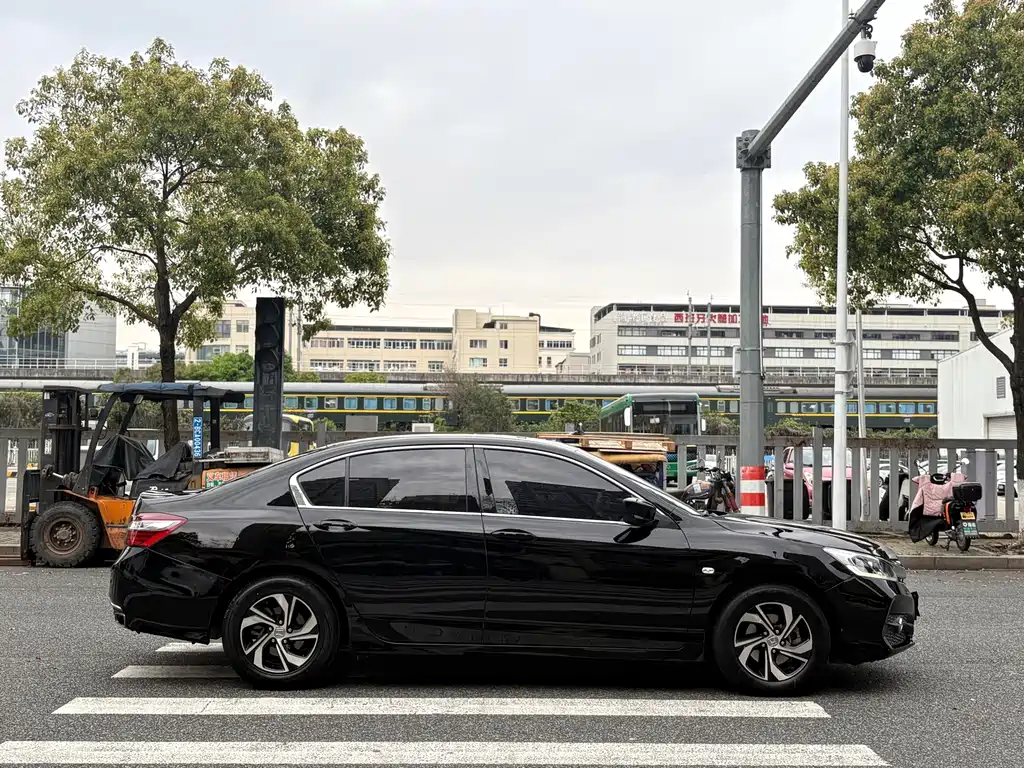 Honda Accord 2017 — фото 4