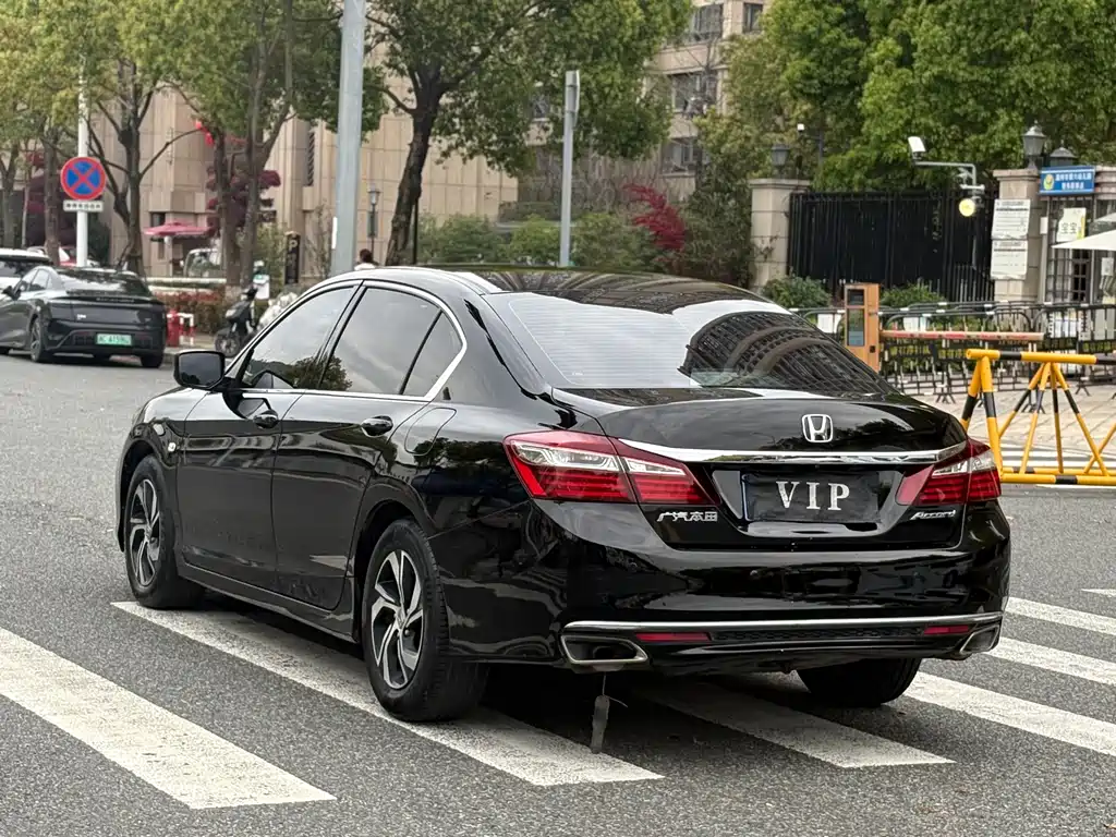 Honda Accord 2017 — фото 17