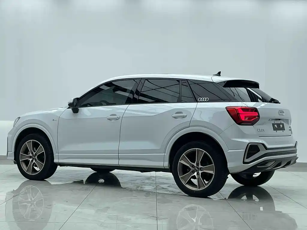 Audi Q2L 2023