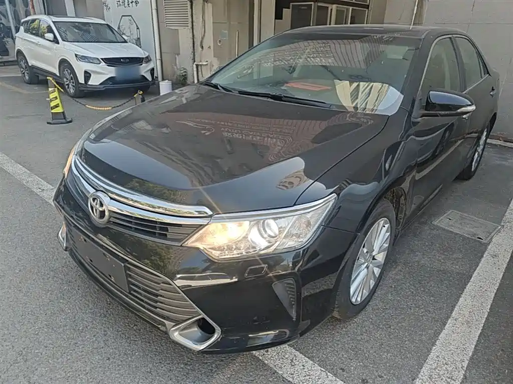 Toyota Camry 2016 — фото 1