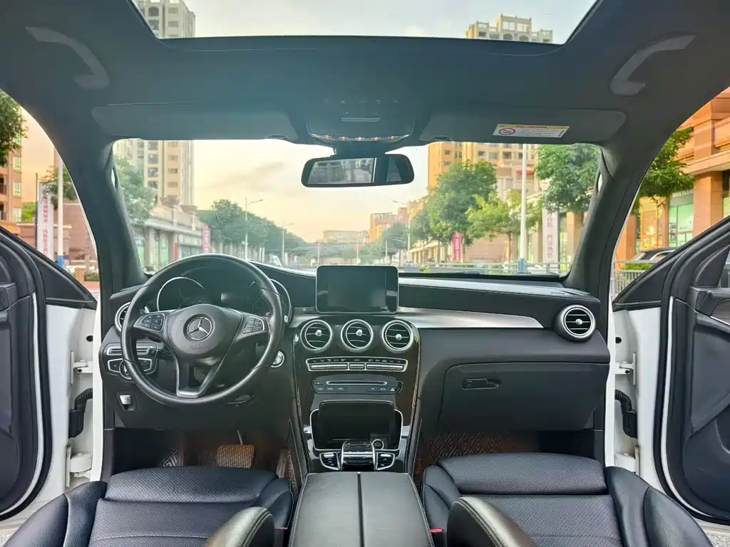 Mercedes-Benz GLC 2018 — фото 14