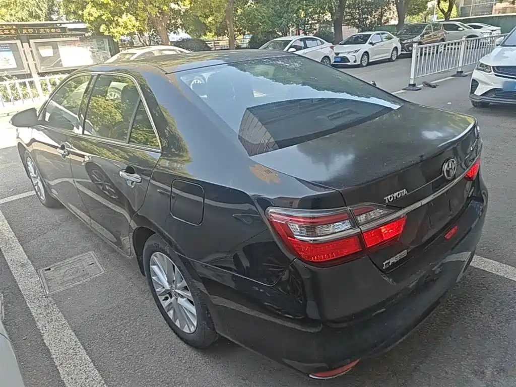 Toyota Camry 2016 — фото 5