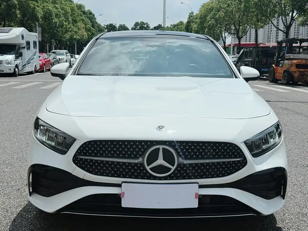 Mercedes-Benz A-Class 2023 — фото 2