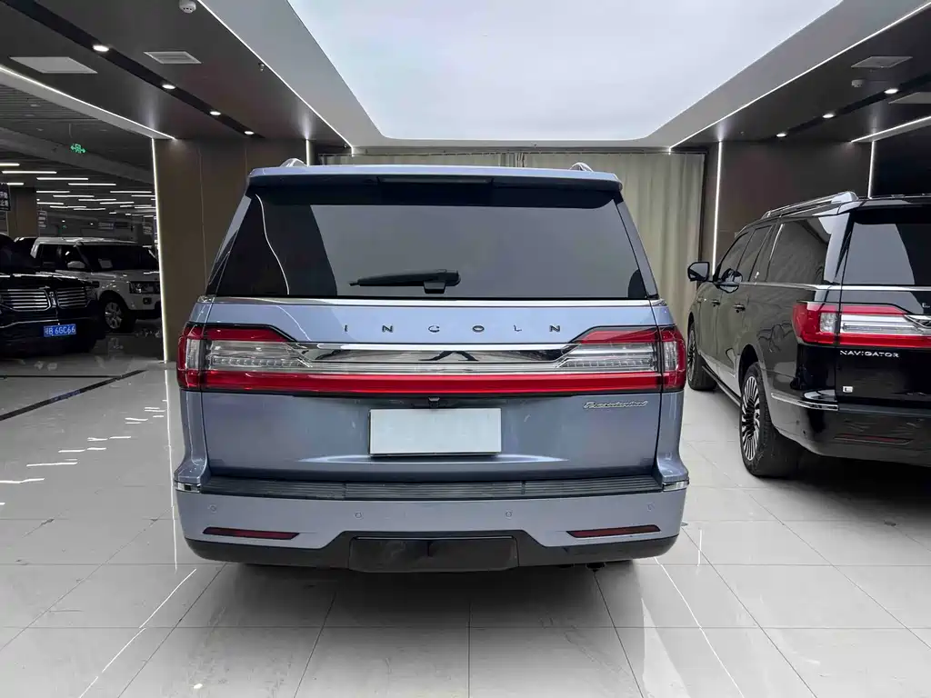 Lincoln Navigator 2021 — фото 15