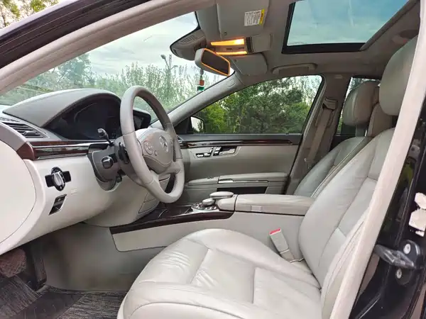 Mercedes-Benz S-Class 2012