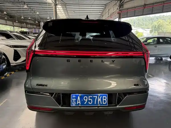 Geely Boyue L 2025