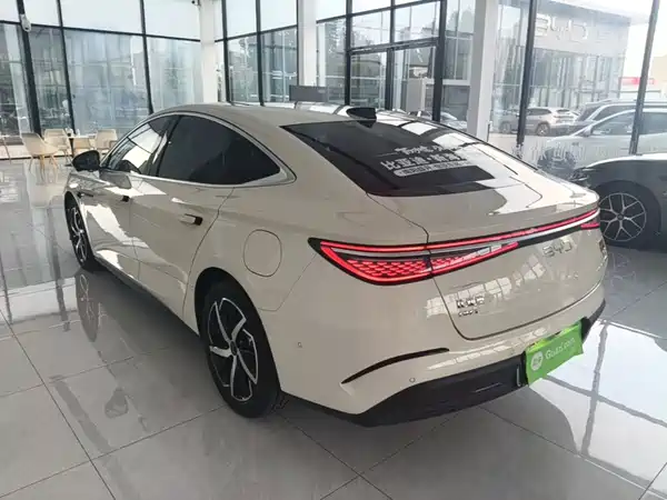 BYD Seal 07 DM-i 2025