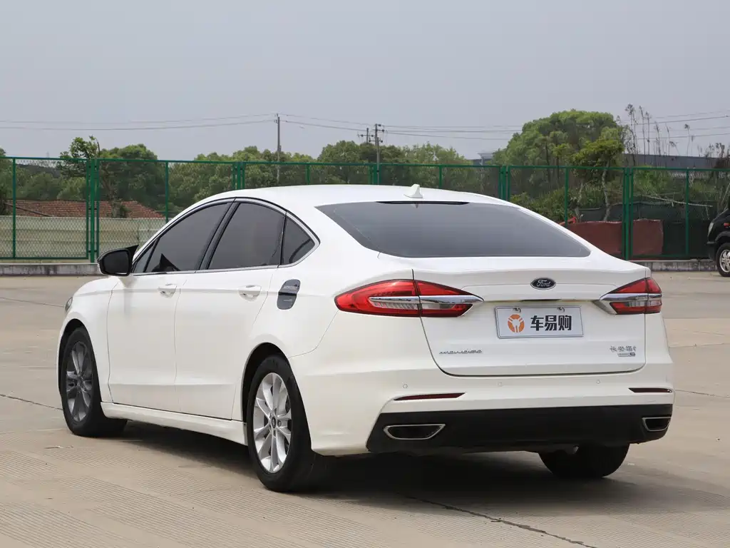 Ford Mondeo 2018 — фото 19