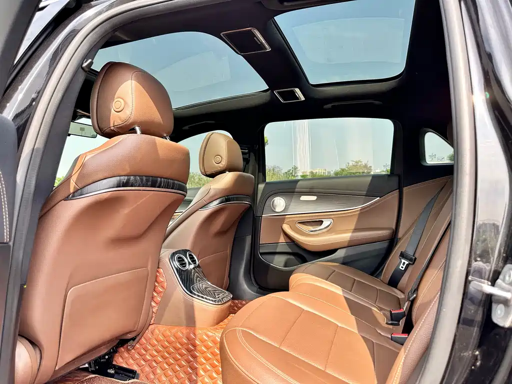 Mercedes-Benz E-Class 2022 — фото 11