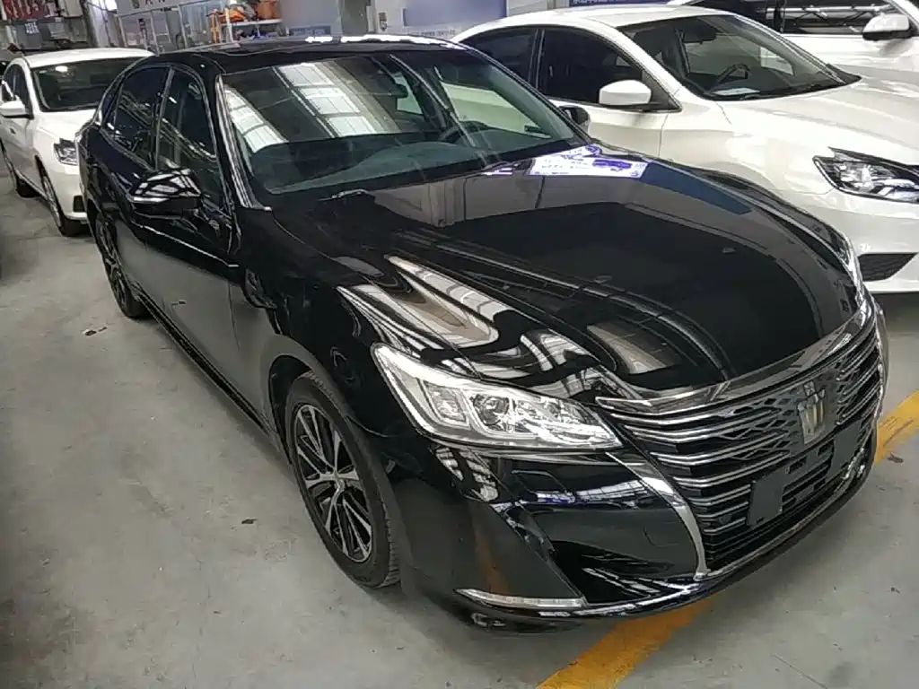 Toyota Crown 2018 — фото 4