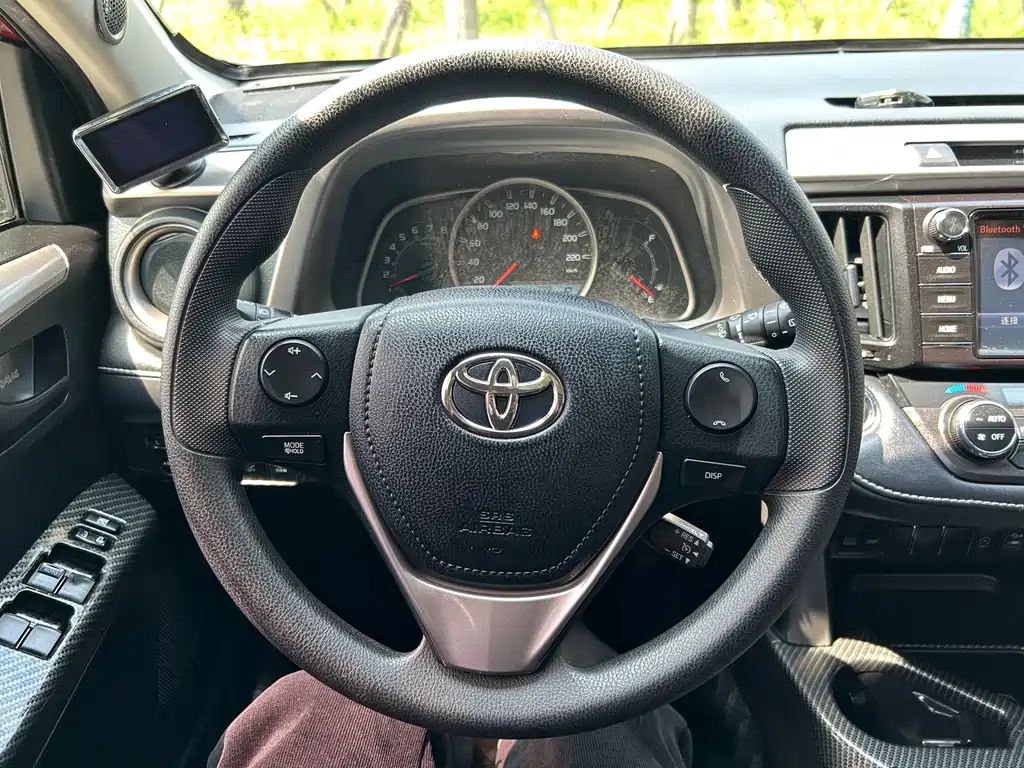 Toyota RAV4 2017 — фото 19