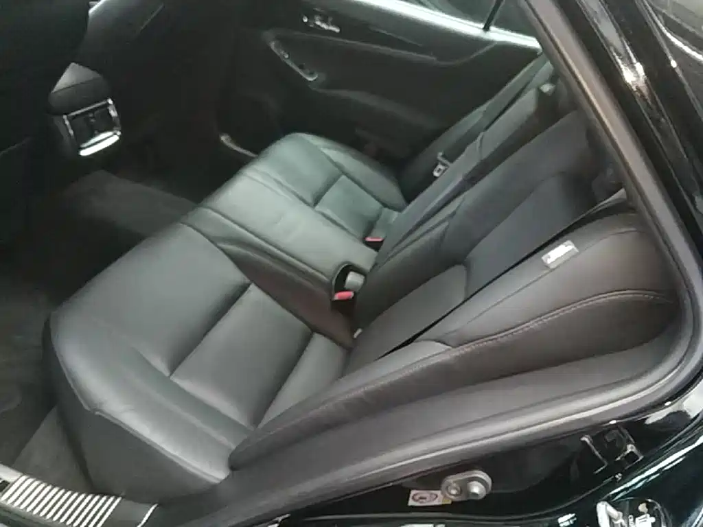 Toyota Crown 2018 — фото 17