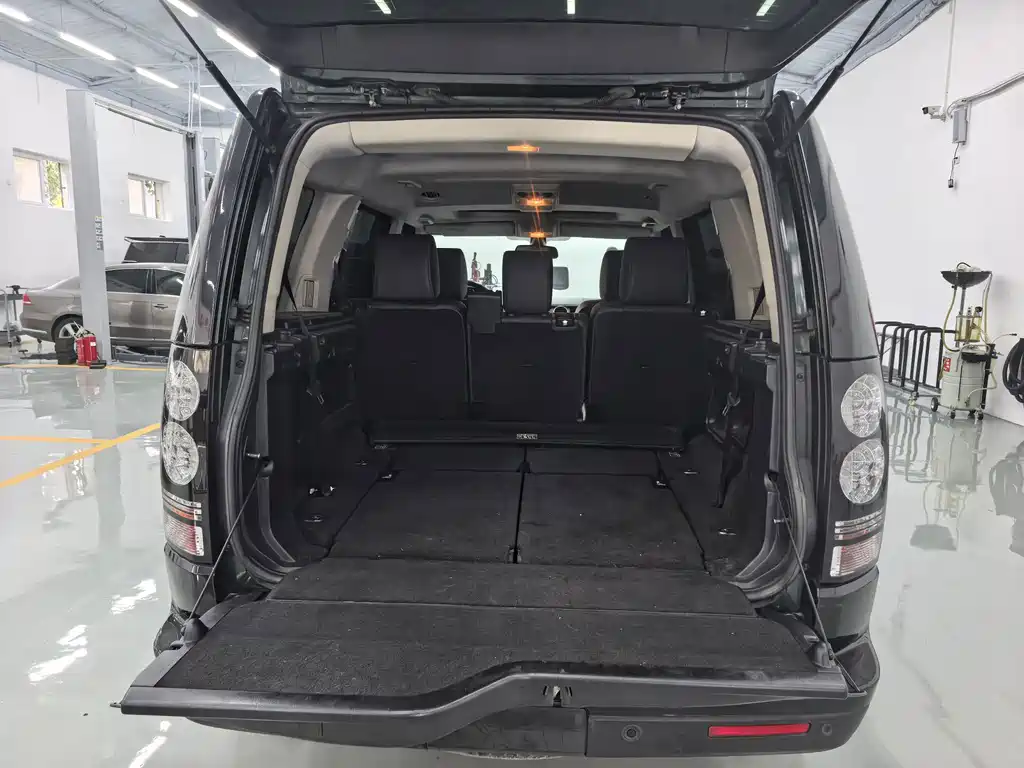 Land Rover Discovery 2010 — фото 17