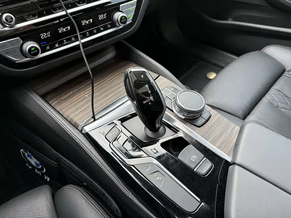 BMW 5 Series New Energy 2018 — фото 7
