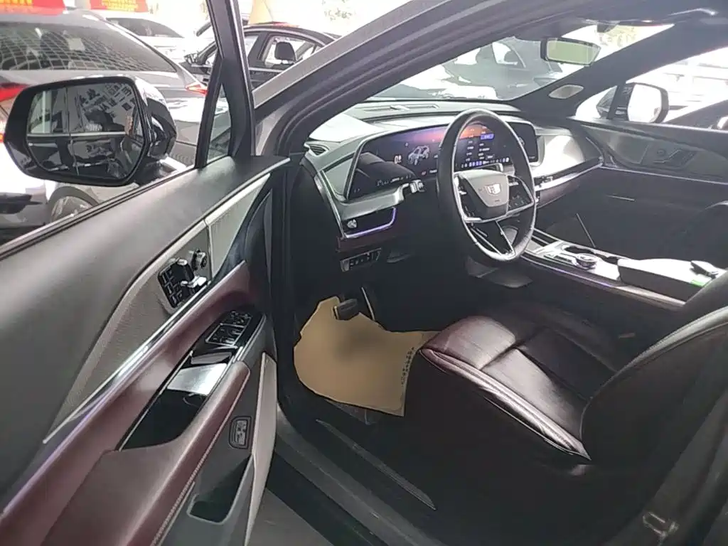 Cadillac XT5 2025 — фото 16