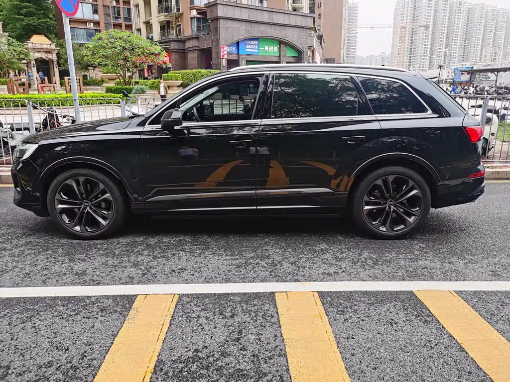 Audi Q7 2025 — фото 15