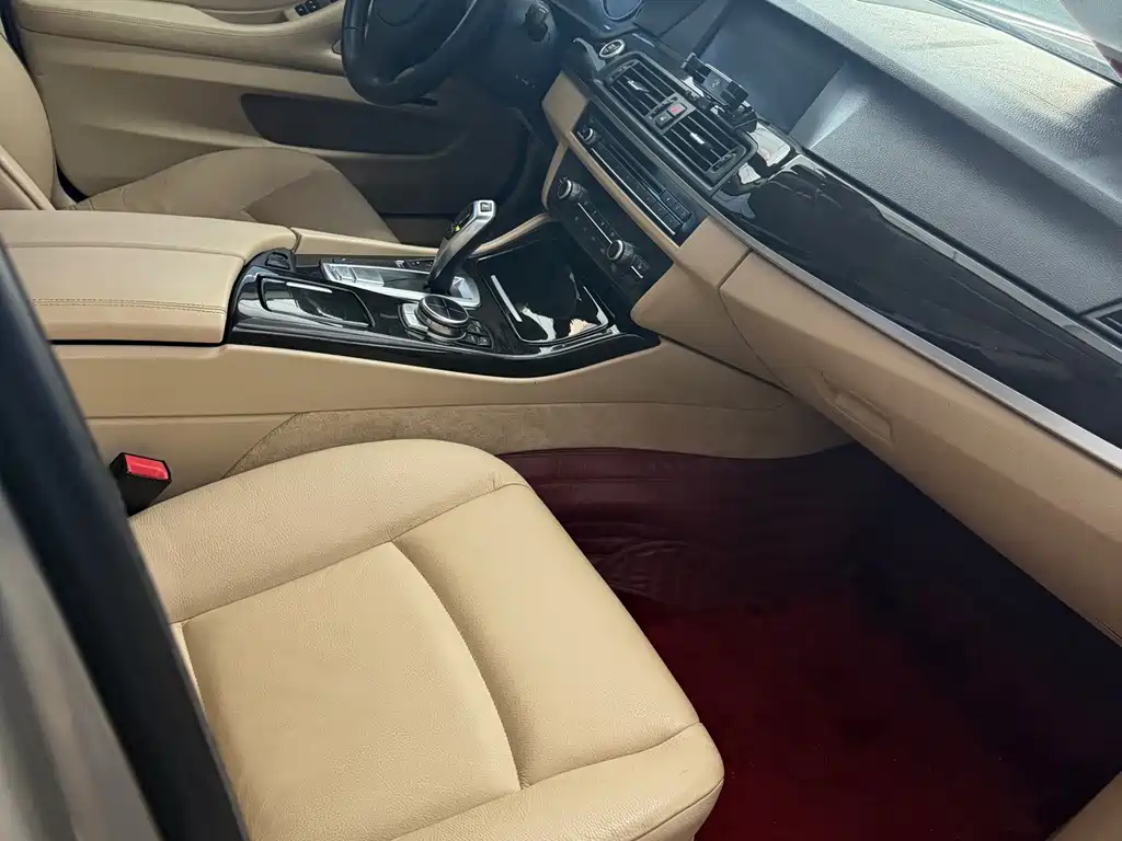 BMW 5 Series 2013 — фото 11