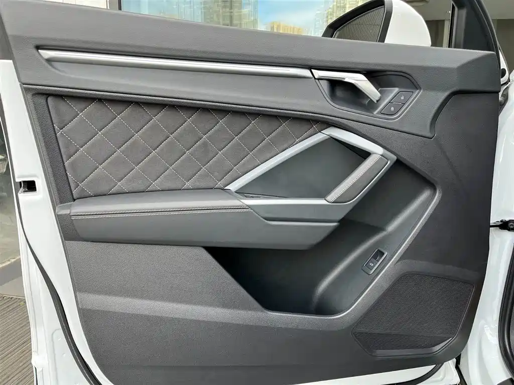 Audi Q3 2024 — фото 12