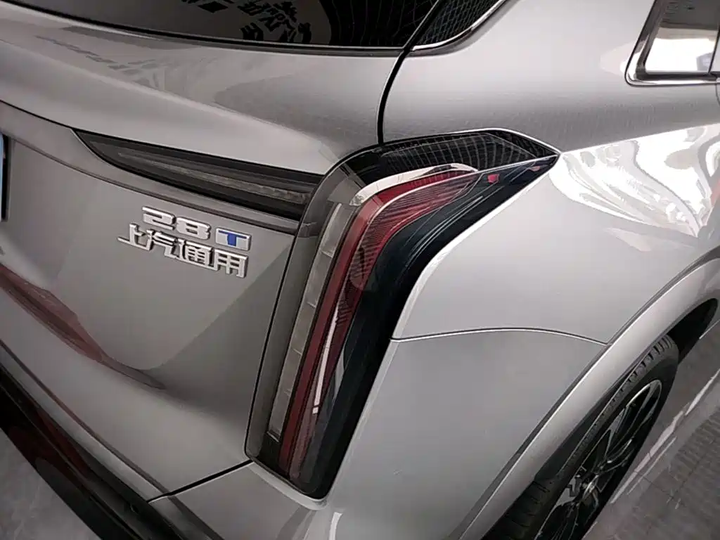 Cadillac XT5 2025 — фото 8