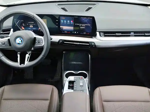 BMW iX1 2025