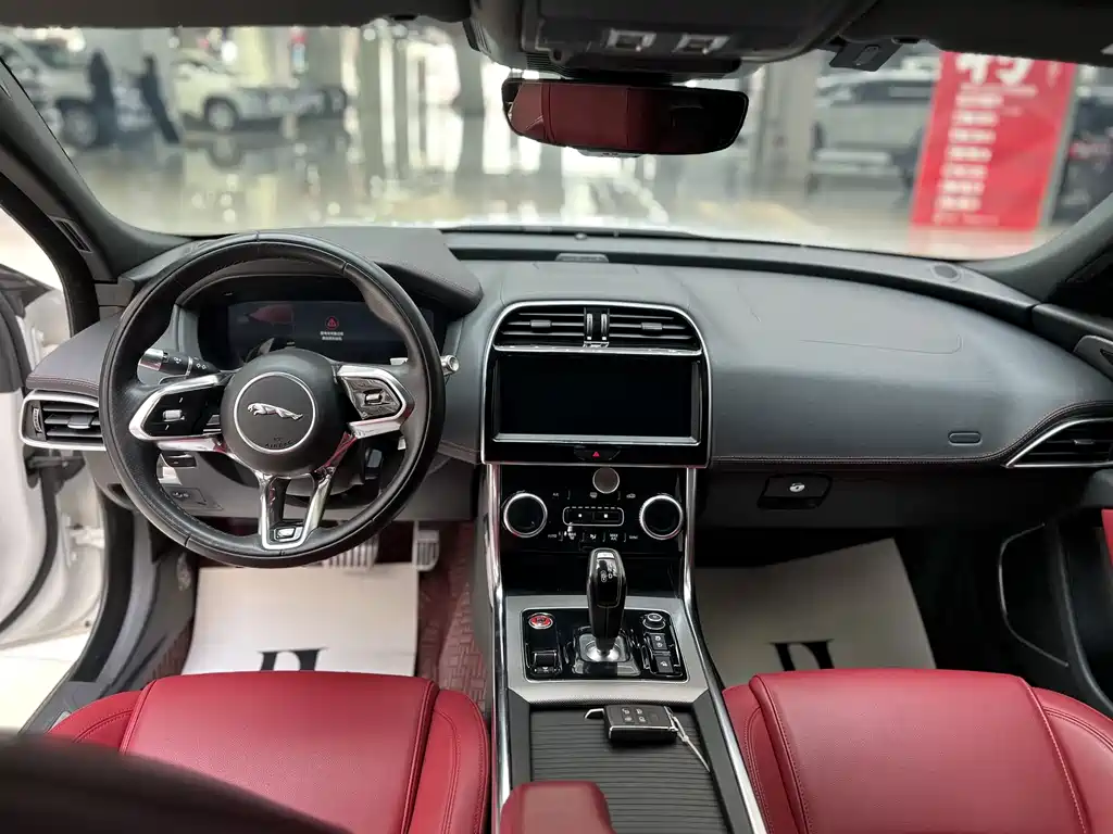 Jaguar XEL 2022 — фото 10