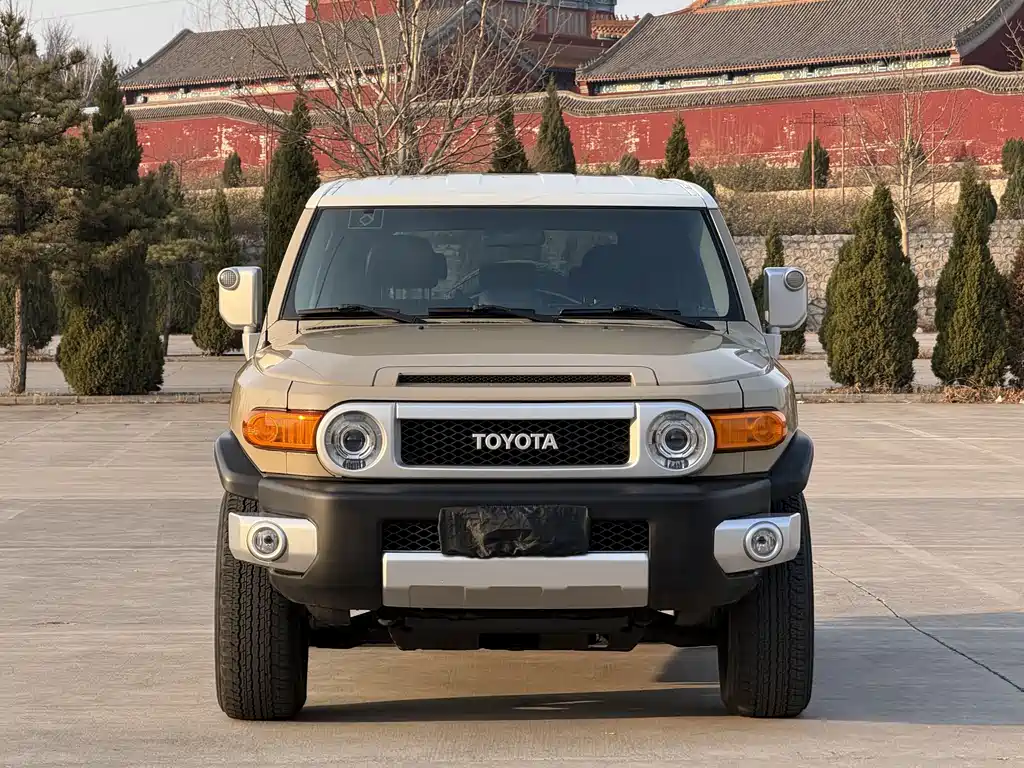 Toyota FJ Cruiser 2020 — фото 2