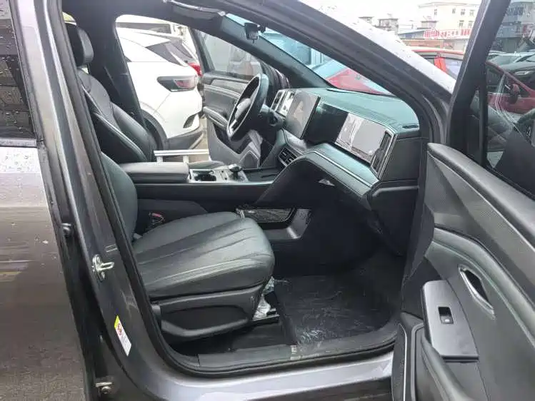 BYD L DM-i 2025 — фото 11