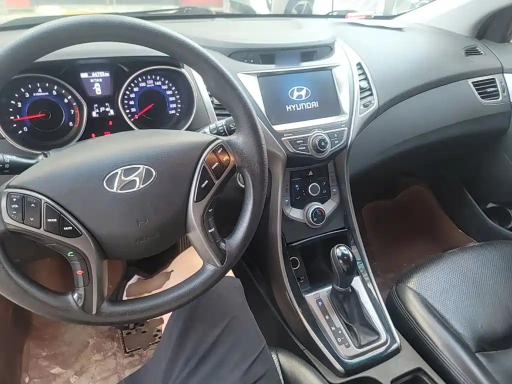 Hyundai Elantra Langdong 2016 — фото 10