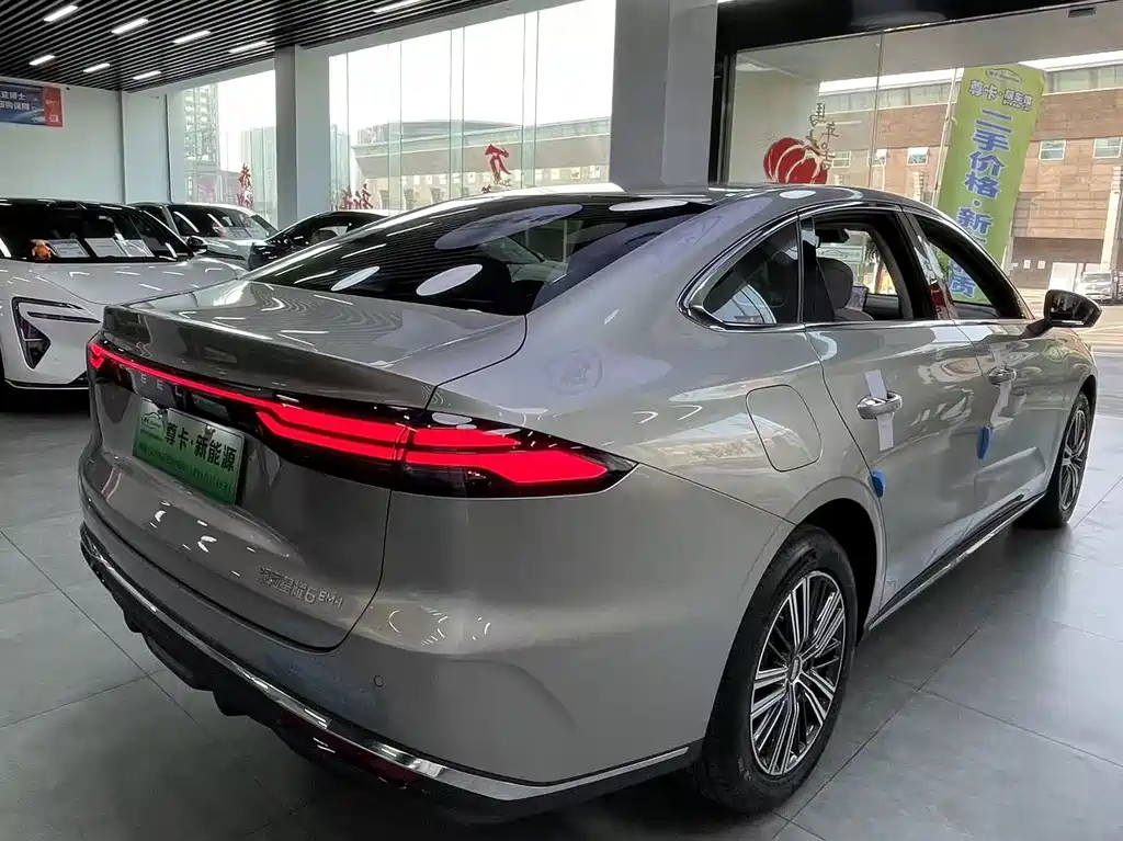 Geely Galaxy Star 6 2025 — фото 15