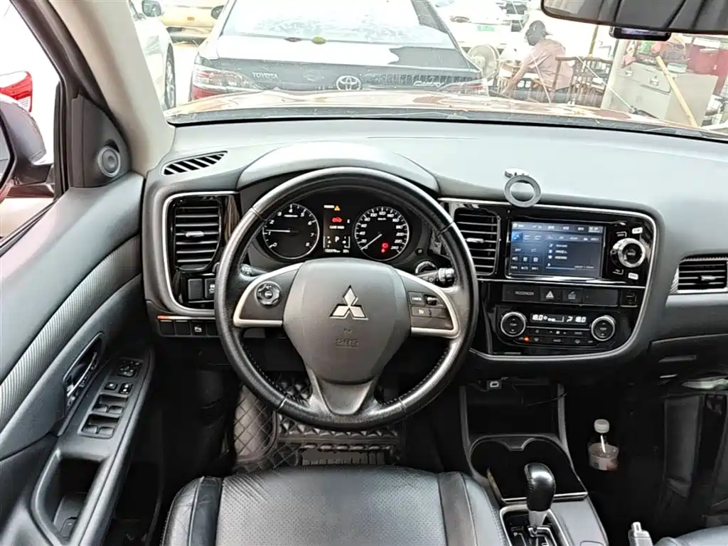 Mitsubishi Outlander 2015 — фото 11