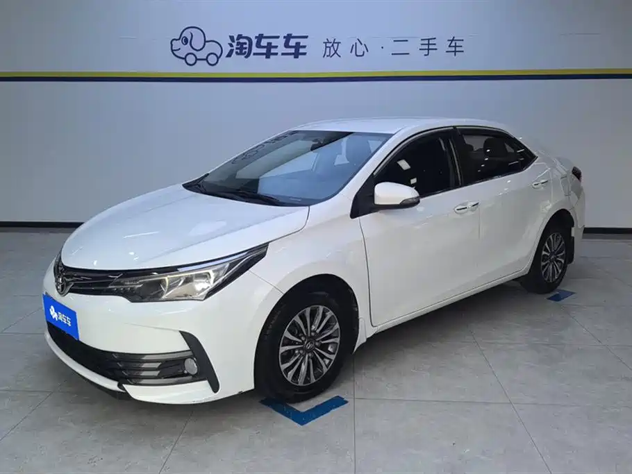 Toyota Corolla 2018 — фото 1