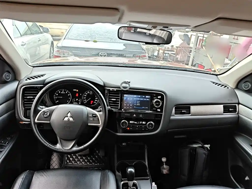 Mitsubishi Outlander 2015 — фото 10