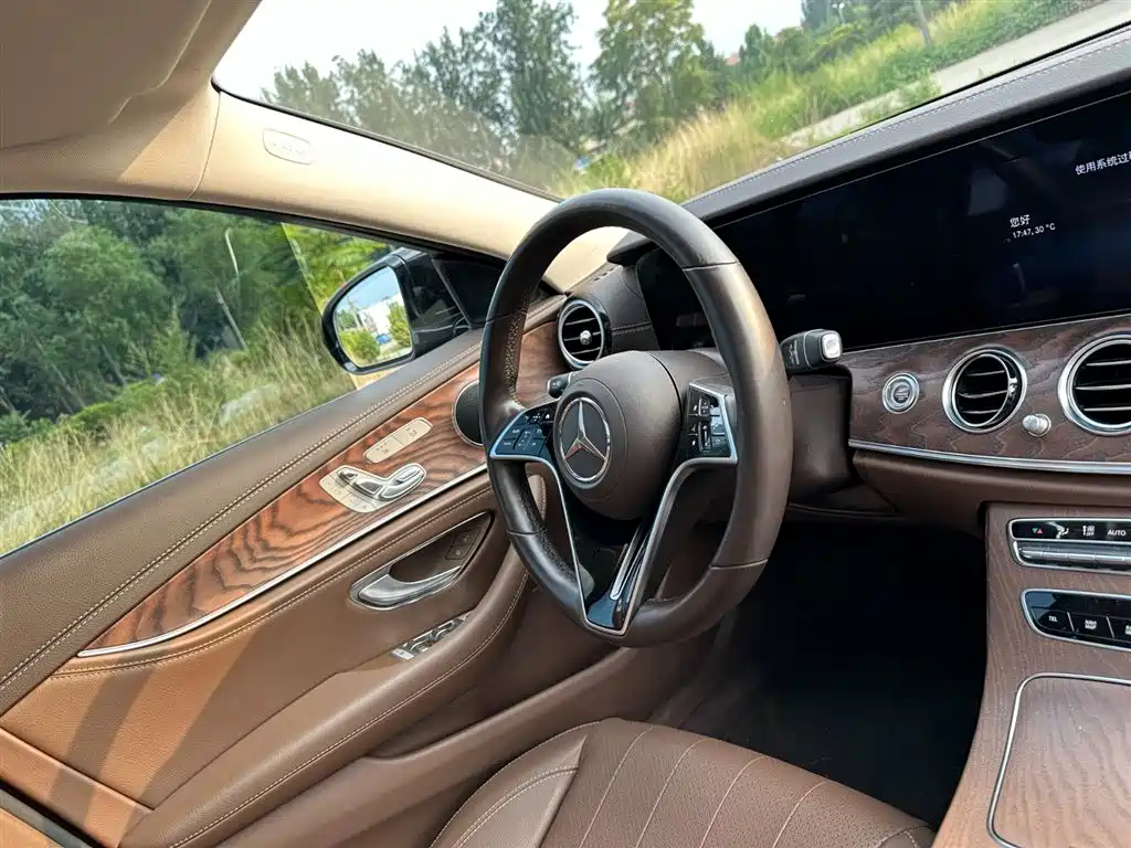 Mercedes-Benz E-Class 2023 — фото 17