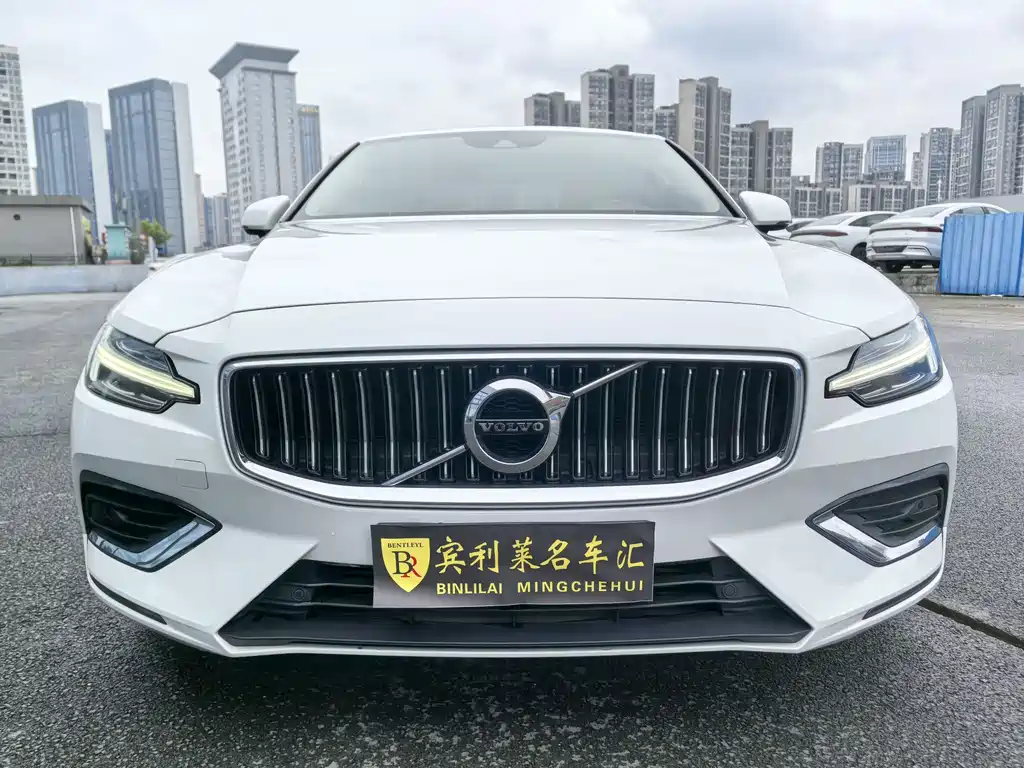 Volvo S60 2021 — фото 1