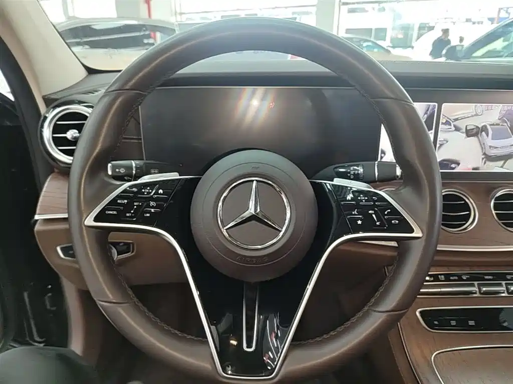 Mercedes-Benz E-Class 2023 — фото 11