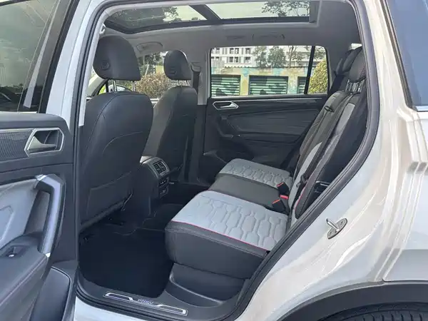 Volkswagen Tiguan L Plug-In Hybrid 2022