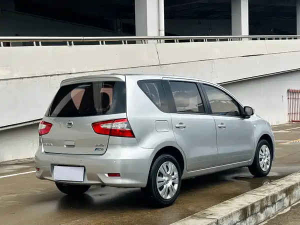 Nissan Livina 2015