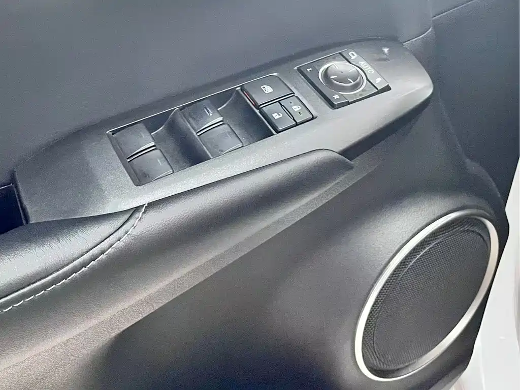 Lexus NX 2017 — фото 15