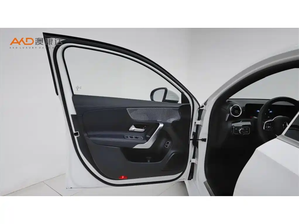 Mercedes-Benz A-Class 2022 — фото 10