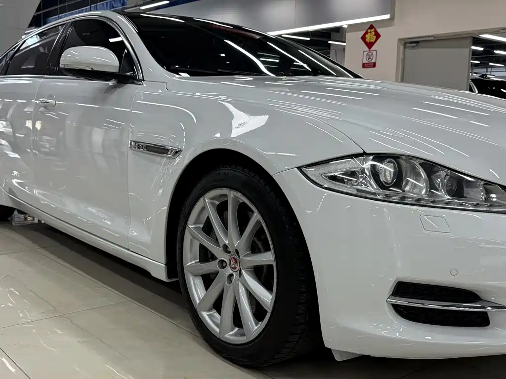 Jaguar XJ 2015 — фото 8
