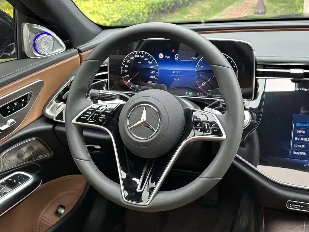 Mercedes-Benz E-Class 2025 — фото 16