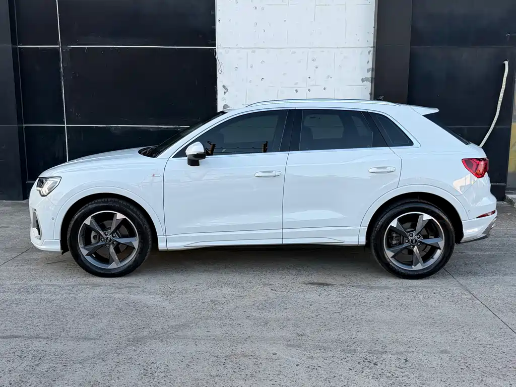 Audi Q3 2021 — фото 16